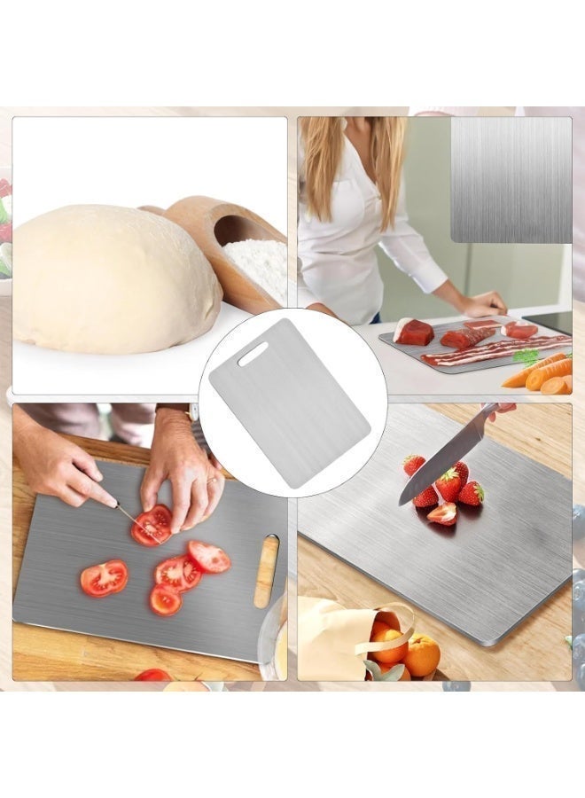 لوح تقطيع، لوح تقطيع معدني مزدوج الجوانب من الفولاذ المقاوم للصدأ 304 عالي الجودة، لوح تقطيع مطبخ سميك شديد التحمل مانع للانزلاق مع مقبض للحوم والخضروات والفواكه والجبن والخبز والبيتزا والمعجنات والشواء والطبخ المنزلي - Image 5